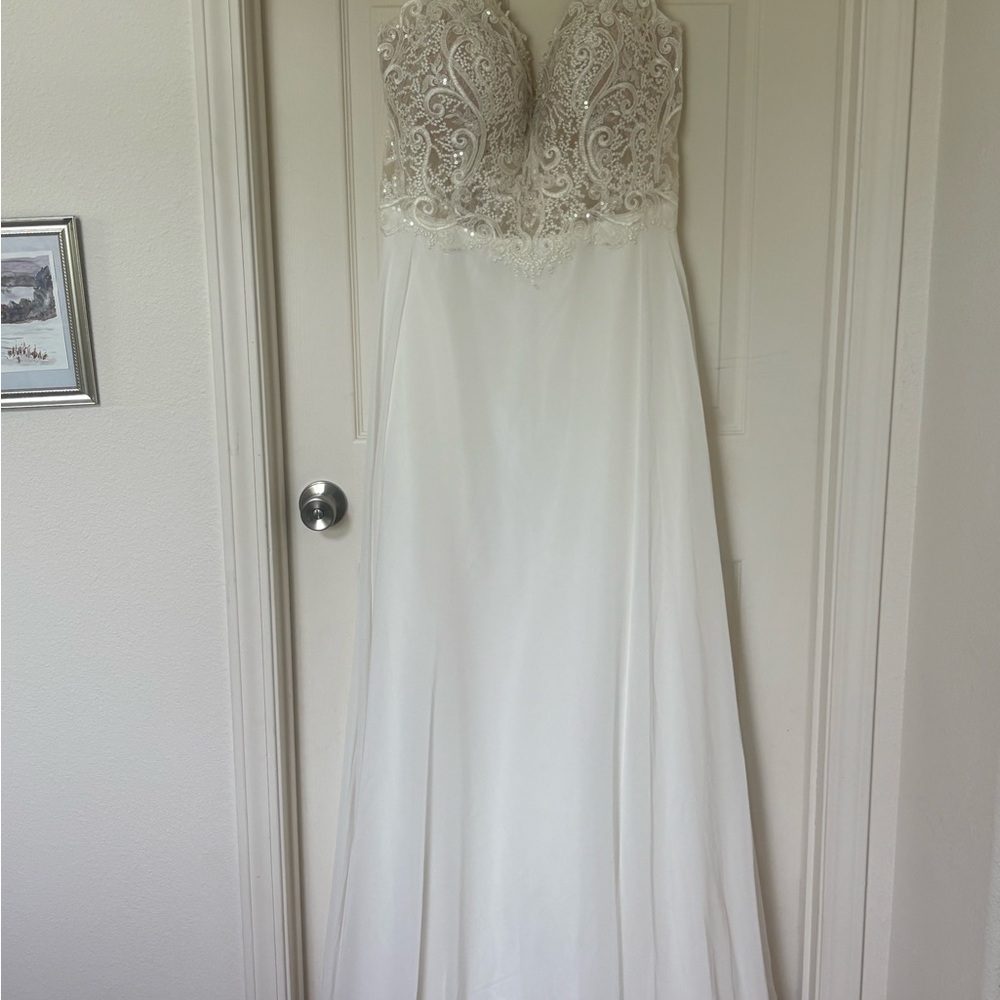 Elegant White Lace Wedding Gown